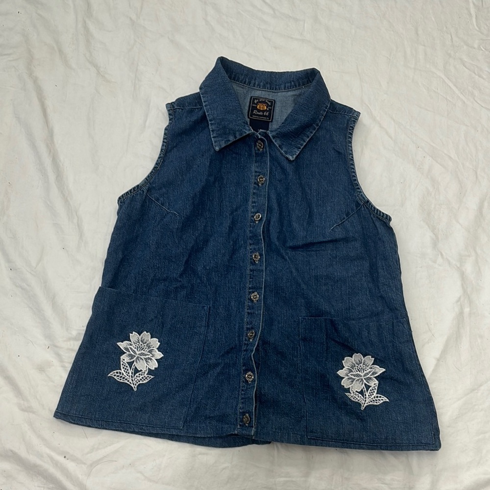 Route 66 Women’s Blue Denim Sleeveless Vest  with Floral Embroidery Size Large
